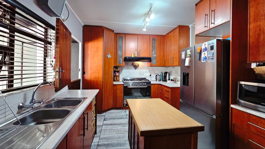 3 Bedroom Property for Sale in Noordhoek Free State